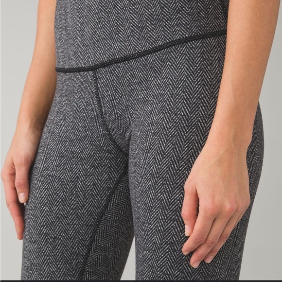 Lululemon Herringbone Knit Leggings Size 4 - Picture 3 of 7